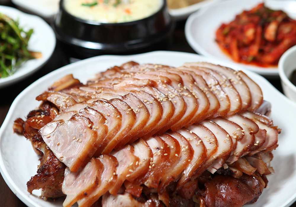 한가족장충동왕족발보쌈 유성점 visual